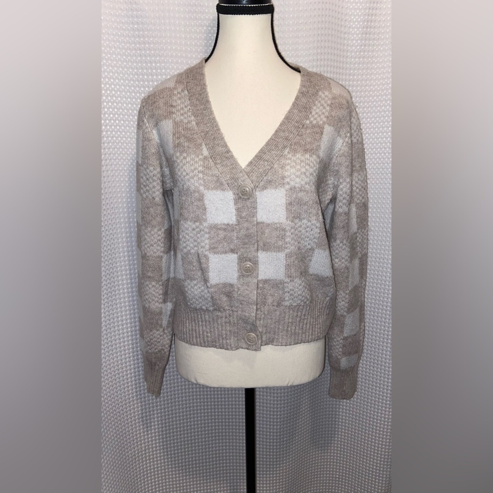 If It Were me Checkered white and beige buttoned knit‎ Cardigan sz Large